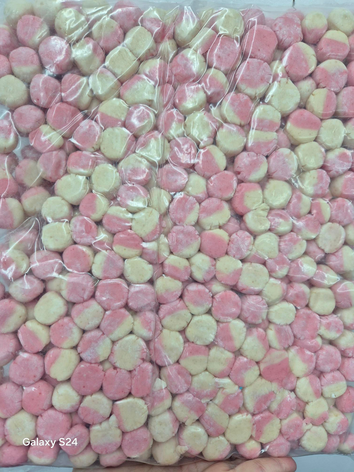 Damaged Strawberry and Cream Bonbons 3kg